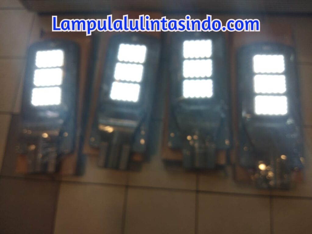 Jual Lampu Penerangan Jalan Umum PJU LED Solar Cell Beserta Paket Tiang Hub 081318282830