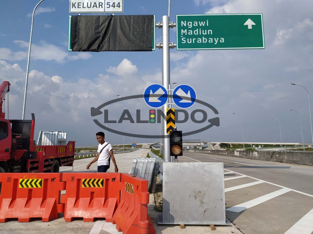 Jual Dan Produsen Crash Cushion Pertama Di Indonesia Atau Attenuator Kecelakaan Berkualitas Hub 0813 1828 2830