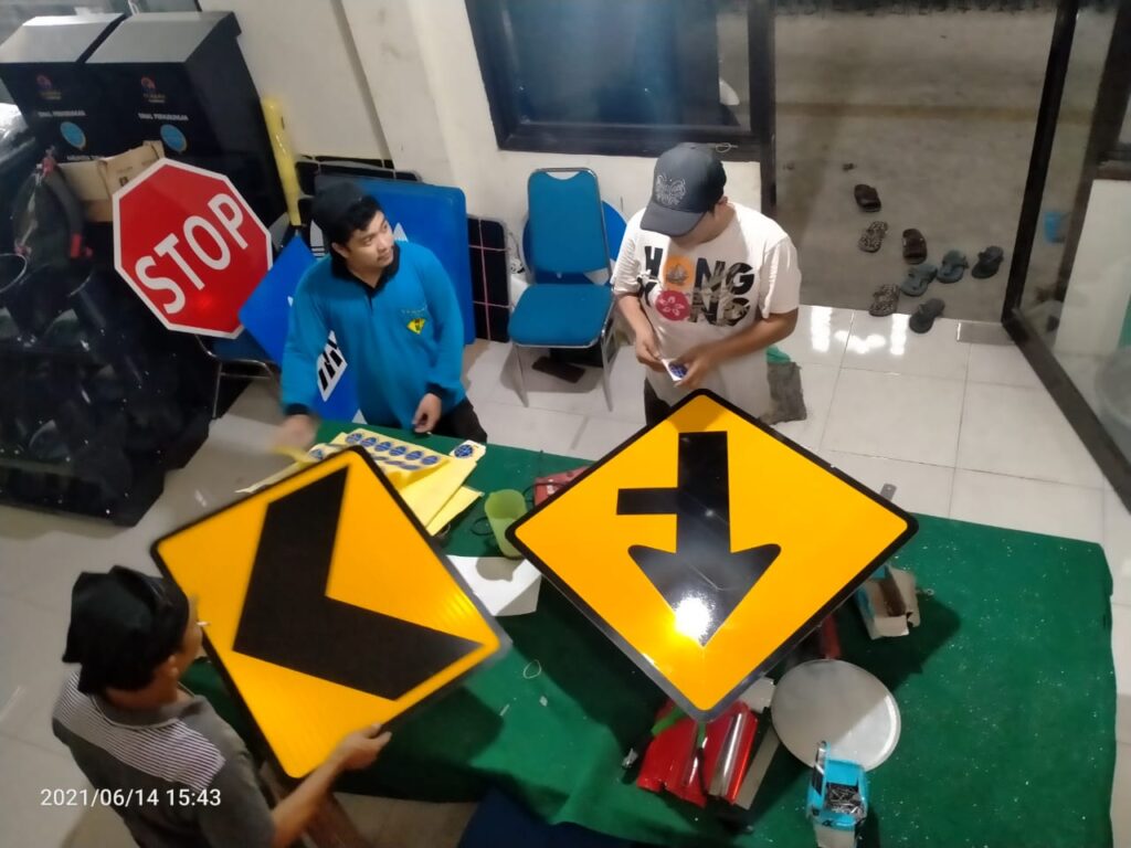 0813 1828 2830 | Pabrik Rambu Lalu Lintas | Produksi Rambu Lalu Lintas | Jual Berbagai Macam Jenis Rambu Lalu Lintas