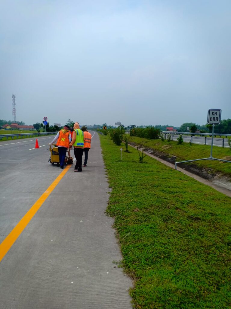 Jasa Pengecatan Atau Aplikator Marka Jalan | Pengecatan Marka Jalan Termoplastic Kuning