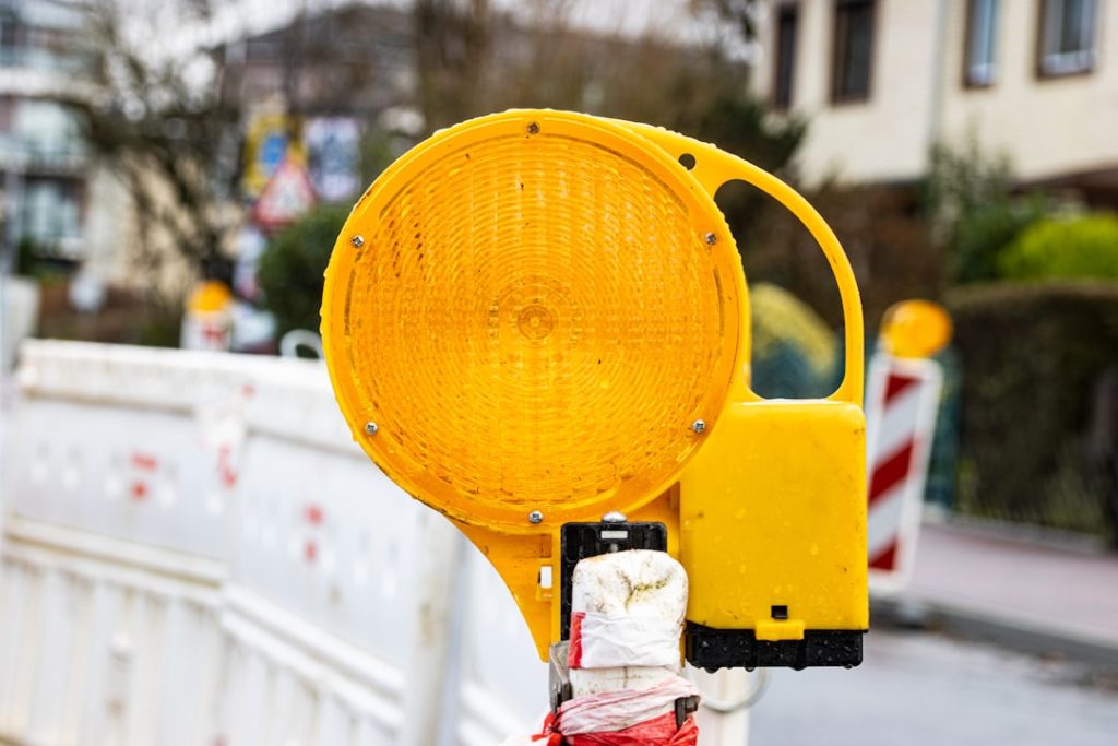 Distributor traffic light
